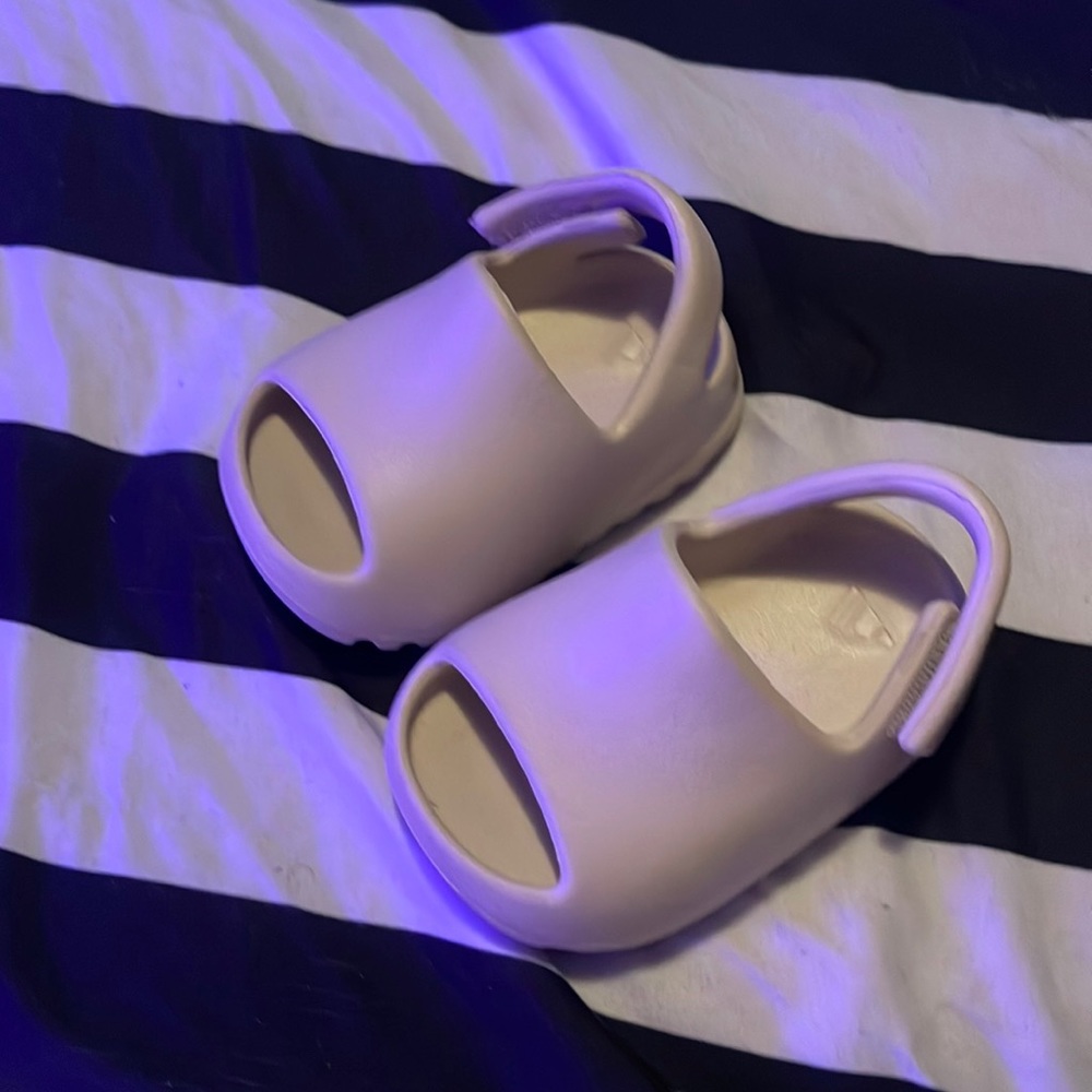 3c yeezy AUTHENTIC Slides for toddler